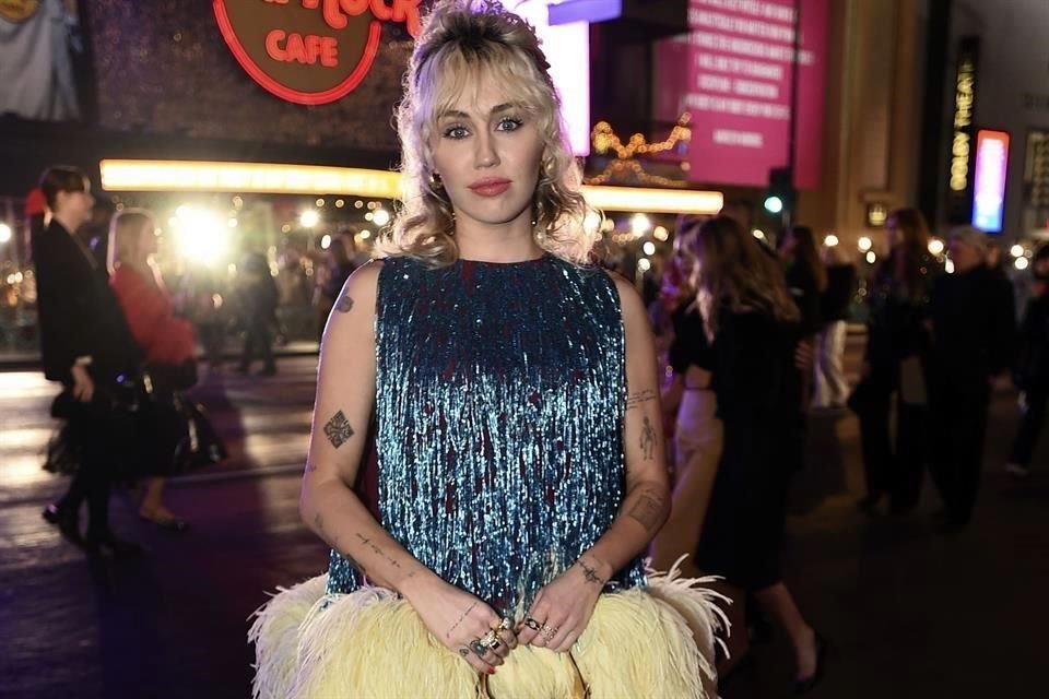 Artistas como Miley Cyrus (en foto), Halsey, Green Day y Gwen Stefani actuarán en el Super Bowl Music Fest, previo al partido de 2022.