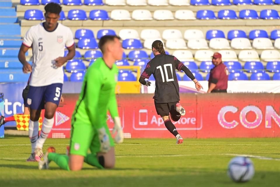 Marcelo Flores (10) brilló de nuevo con el Tri Sub 20.