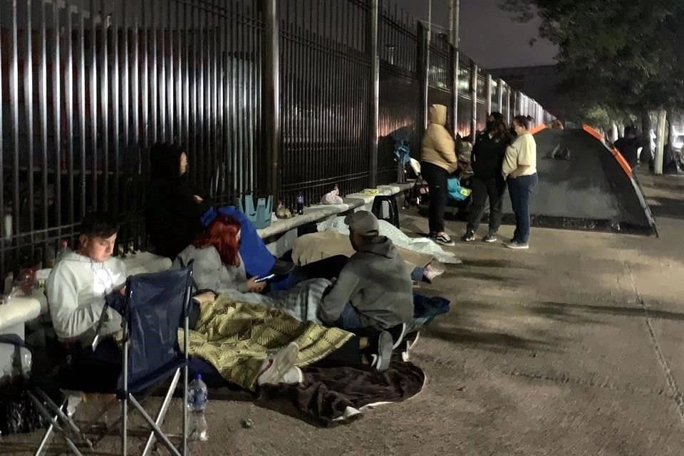 Fans acamparon para ser las primeras en conseguir su entrada para ver a Justin Bieber en su concierto del 22 de mayo de 2022.