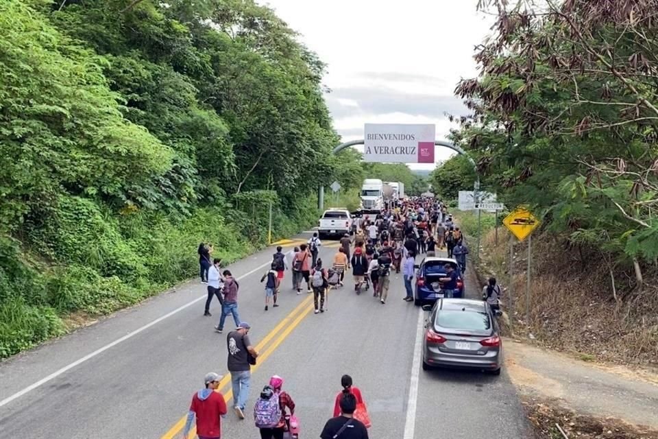 La caravana migrante arribó desde ayer al sur de Veracruz, en los límites con Oaxaca