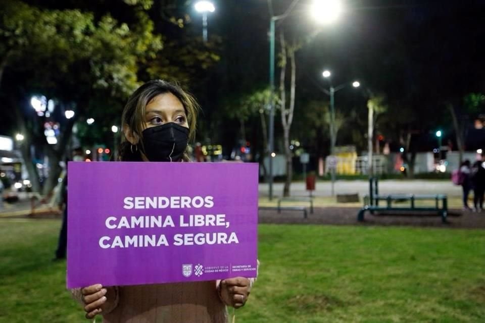 Esta noche, la Secretaría de las Mujeres inauguró un sendero seguro en División del Norte, a la altura de la Glorieta de Vaqueritos, en compañía de la ONU Mujeres.