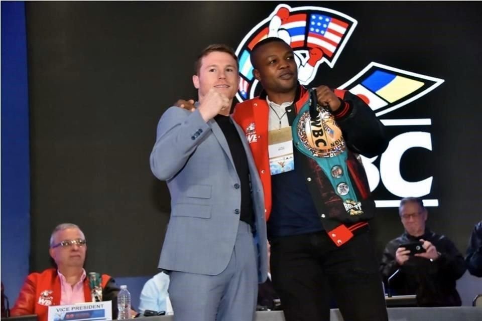 El africano Ilunga Makabu es campeón Supermediano del Consejo Mundial de Boxeo.