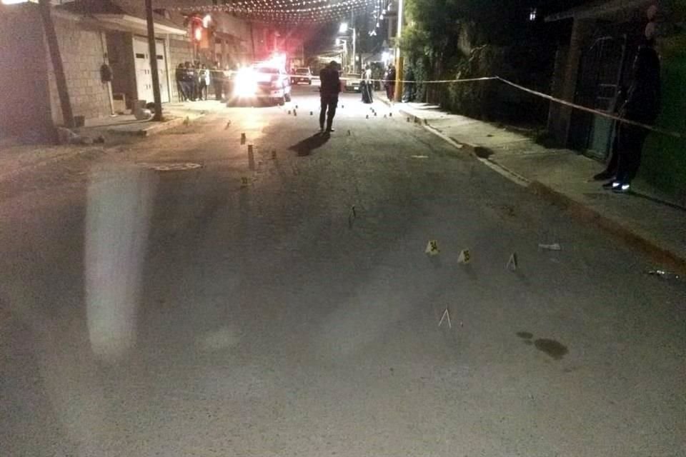 Ayer, tres hombres fueron asesinados a balazos frente a un domicilio utilizado para vender droga, en la Colonia 10 de junio, en Tultepec.