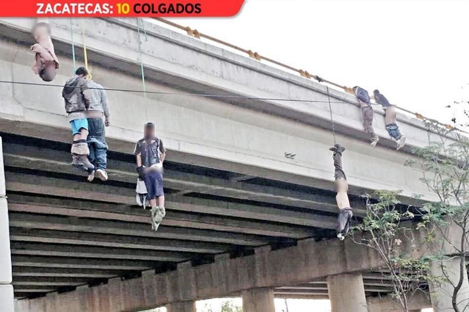 En Zacatecas la delincuencia dejó colgados 10 cuerpos en un puente.