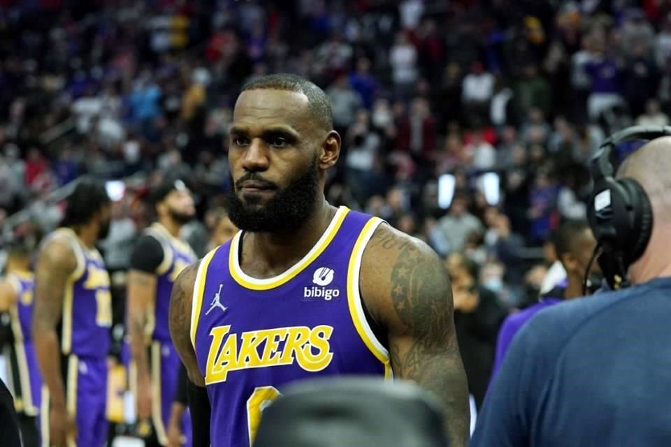 LeBron le propinó un codazon intencional a Isaiah Stewart, situación que provocó una gran bronca entre Lakers y Pistons.
