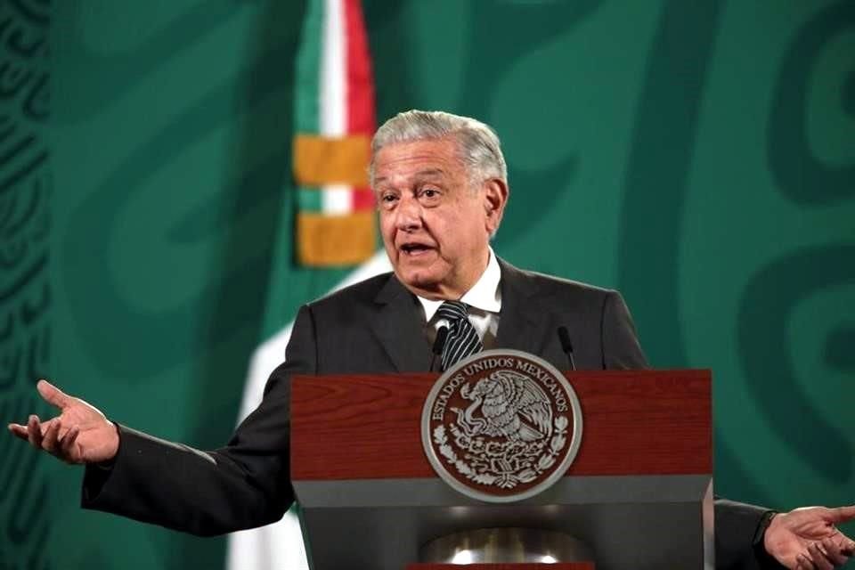 El Presidente ofrece su conferencia mañanera desde Palacio Nacional.