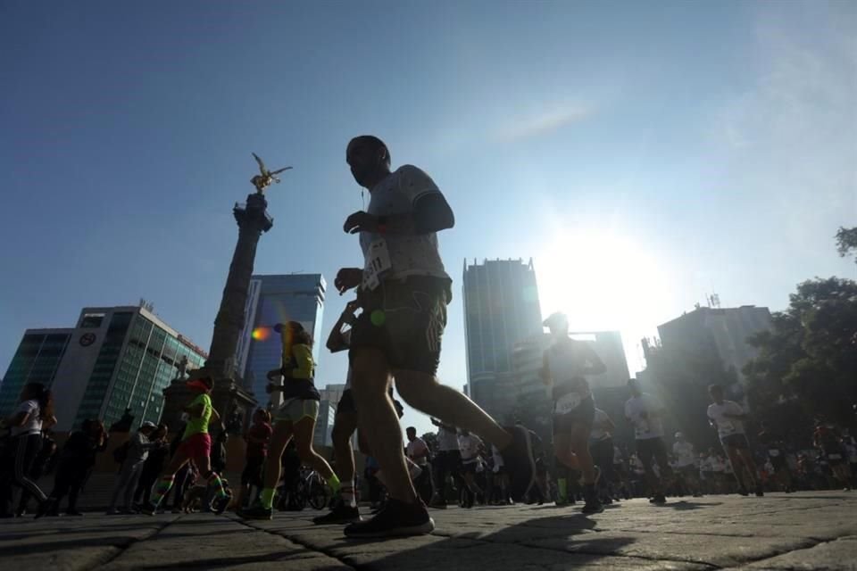 Un día antes de la carrera evitar tomar cafeína, alimentos condimentados y grasas saturadas.