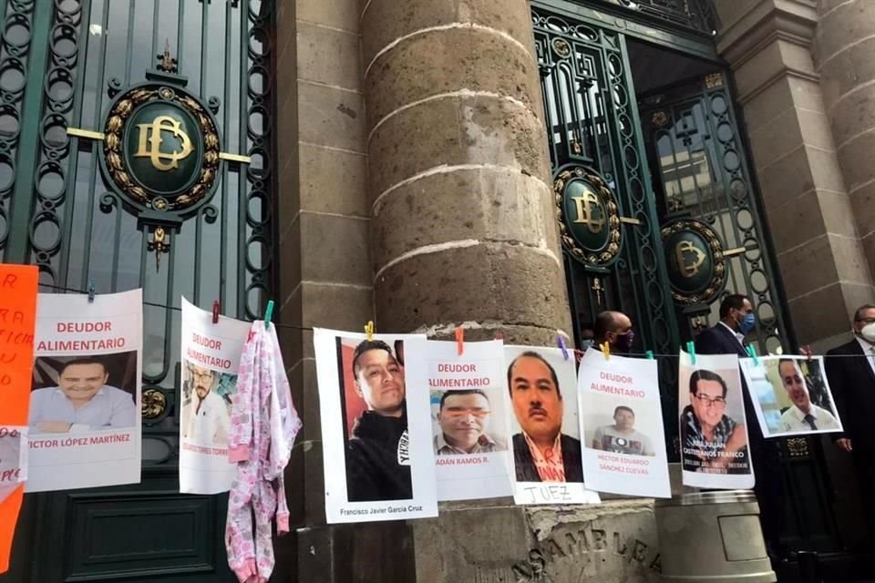 Los colectivos feministas piden que se legisle sobre la pensión alimentaria.