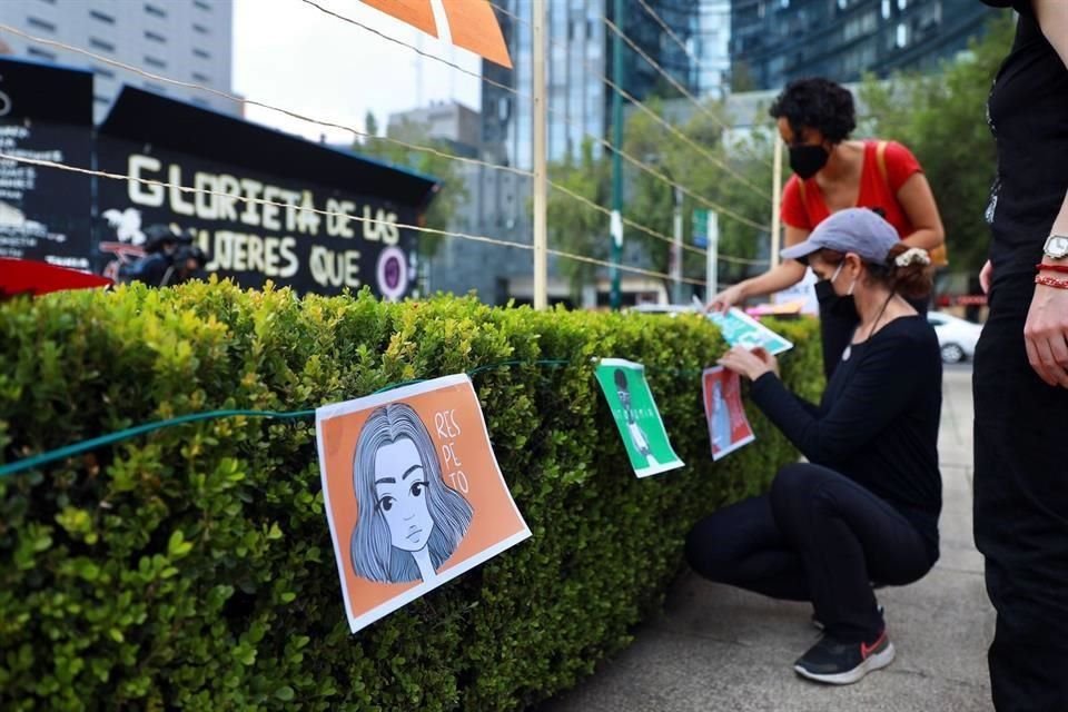 El tendedero se empezó a colocar en el marco del Día de la Eliminación de la Violencia contra la Mujer (25N), y estará recibiendo denuncias a lo largo del día y hasta el sábado.