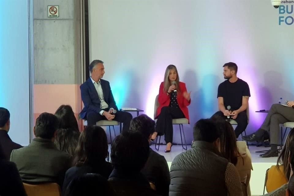 lejandro Preinfalk, presidente & CEO para México, Centroamérica y el Caribe (izquierda), y Diego Olcese, CEO de Crehana (derecha).