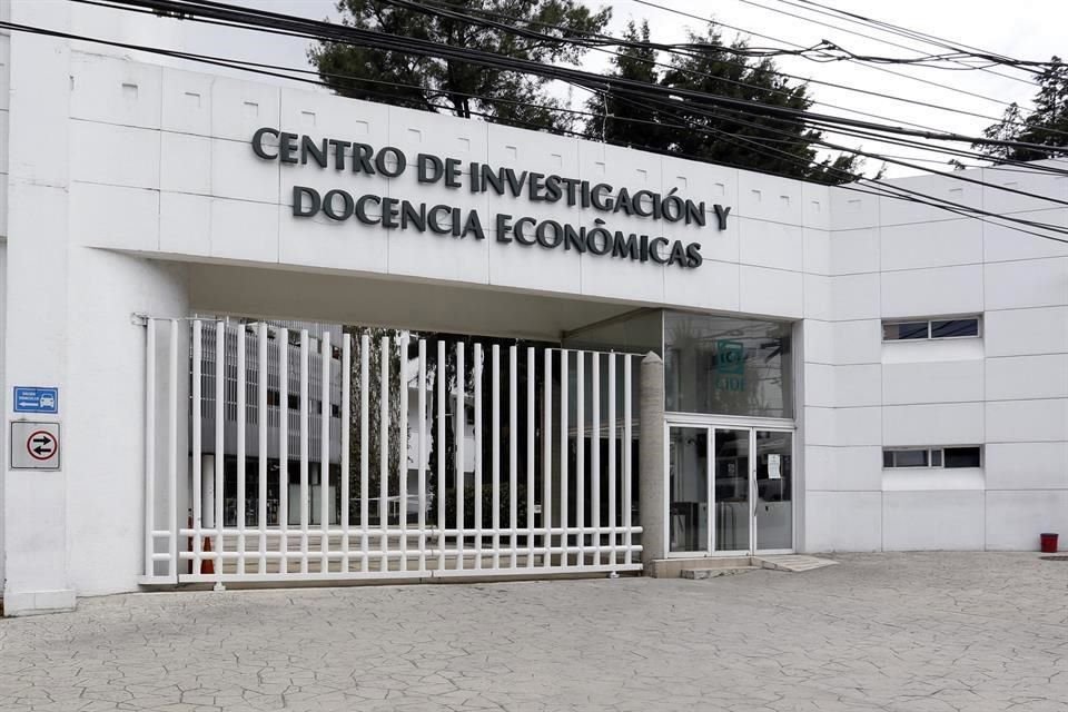 En el CIDE persiste un conflicto que data del 16 de noviembre pasado, cuando fueron canceladas las Comisiones Académicas Dictaminadoras.