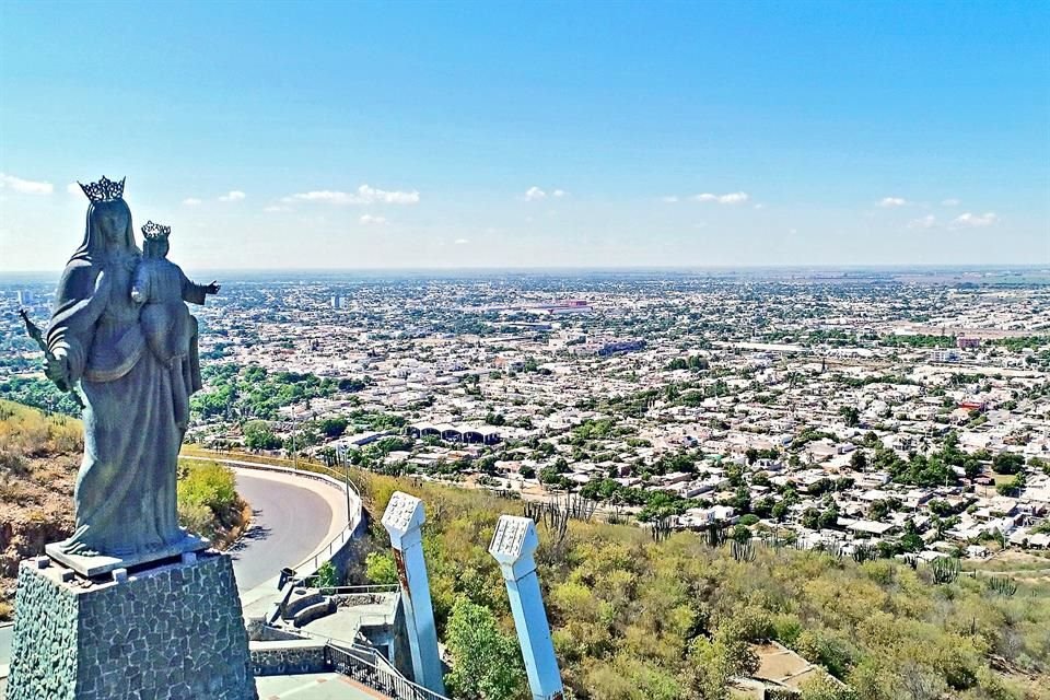 En Los Mochis se observan los nutridos valles agrícolas, hoteles acogedores, museos que cuentan la historia y restaurantes que sirven auténtica cocina de la región.