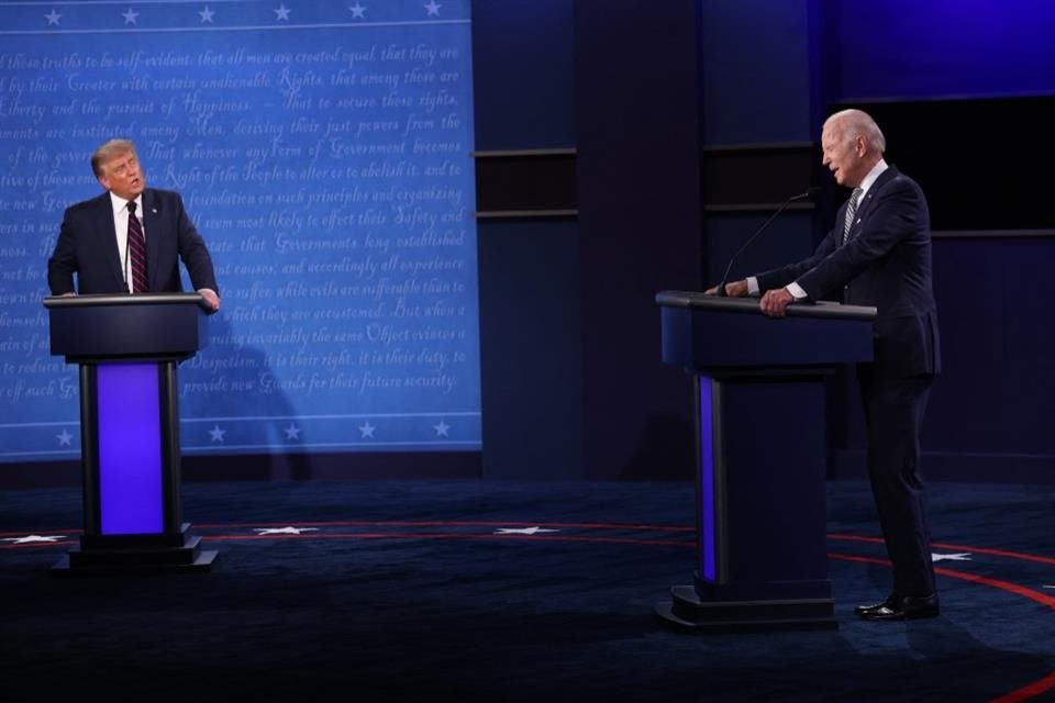 Donald Trump y Joe Biden durante el debate presidencial de septiembre de 2020 en Cleveland, Ohio.