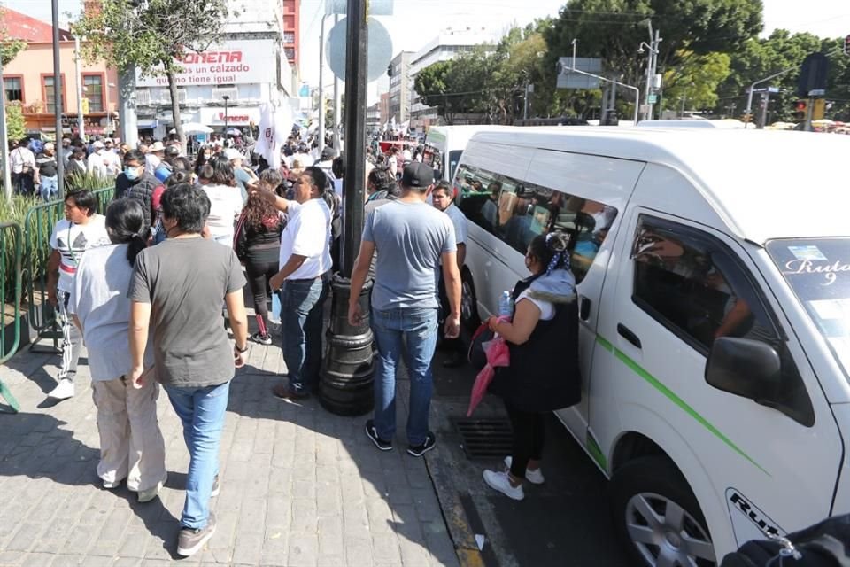 Miles de personas fueron movilizadas por morenistas desde diferentes estados como Tabasco y Edomex, al evento de AMLO en el Zócalo.