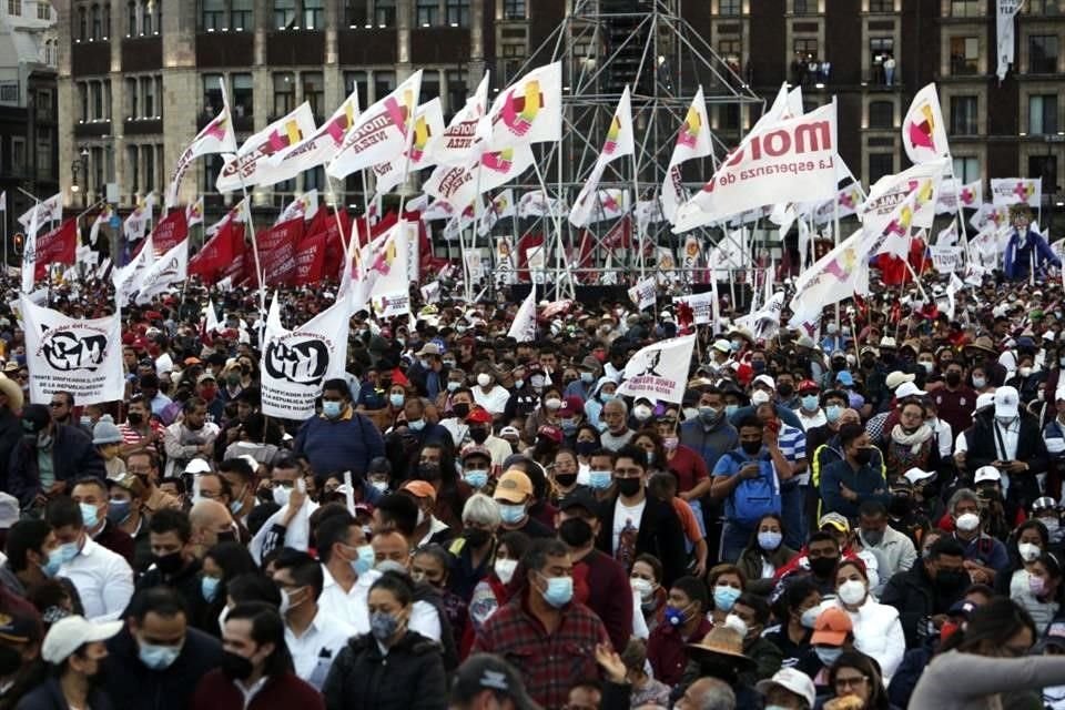 Alrededor de 250 mil personas asistieron al festejo por los 3 años de toma de posesión de López Obrador, según  la SSC; descartan incidentes.