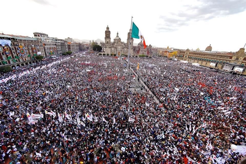 La plancha del Zócalo capitalino estuvo llena.