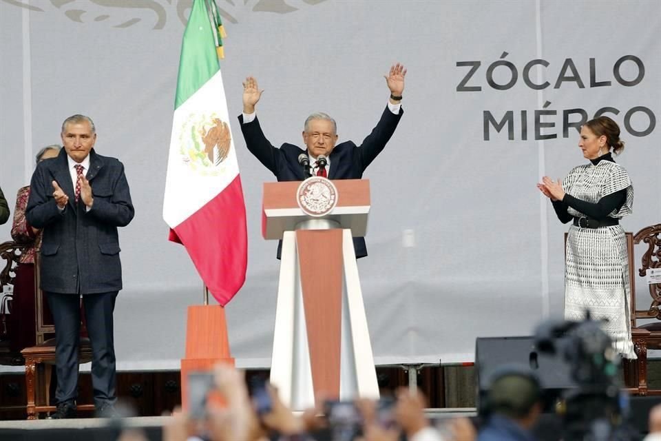 En el Zócalo, AMLO reconoció papel de militares, apuró a simpatizantes a promover la revocación de mandato y delineó la ruta para sucesores.