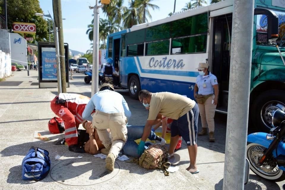 Un hombre armado disparó a un chofer de la línea Costera, en Acapulco, frente a varios pasajeros que entraron en pánico.