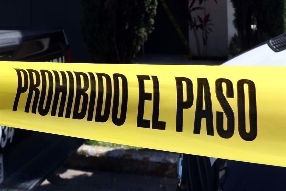 Un comando armado asesinó a cuatro personas e hirió a otra más esta tarde en el libramiento de Jacona, Michoacán, los atacantes se diero a la fuga. 