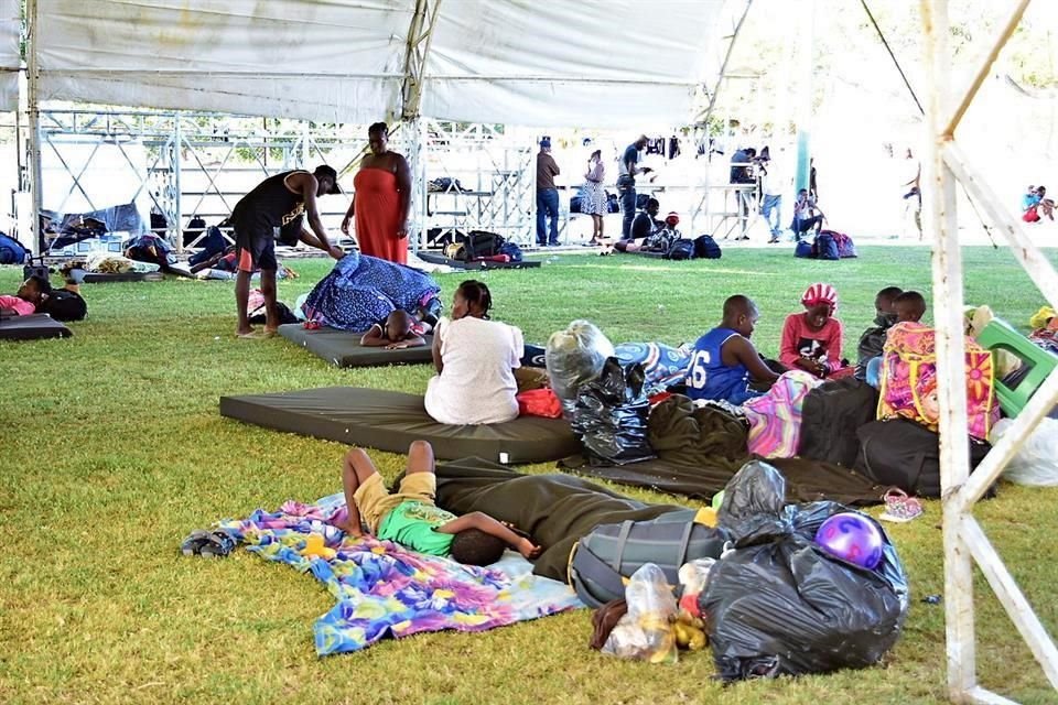 Luego de esperar por visa humanitaria que nunca llegó, familia haitiana vivió viacrucis entre albergues y carencias al salir de Tapachula.