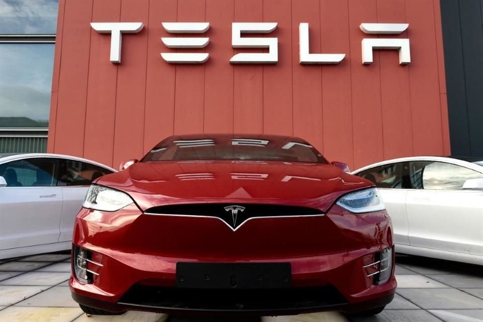 La NHTSA dijo que su evaluación preliminar abarca varios vehículos Tesla Model 3, S, X e Y de 2017 a 2022.