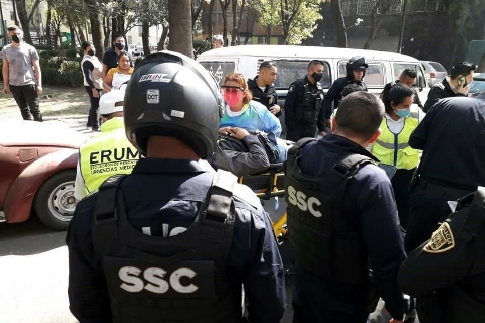 Un hombre estaba a punto de llegar a su trabajo cuando fue interceptado por dos sujetos  quienes le dieron un balazo en la pierna izquierda para arrebatarle una mochila y después huyeron.