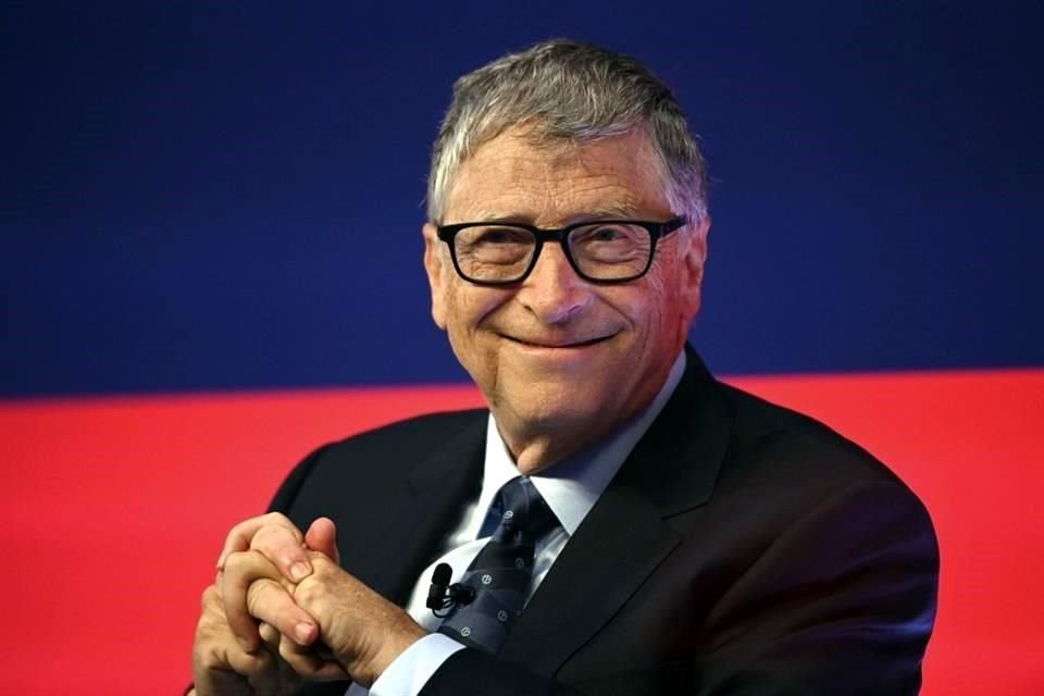 Bill Gates, cofundador de Microsoft, dijo que los llamados a detener el desarrollo de la inteligencia artificial no 'resolverán los desafíos' que se avecinan.