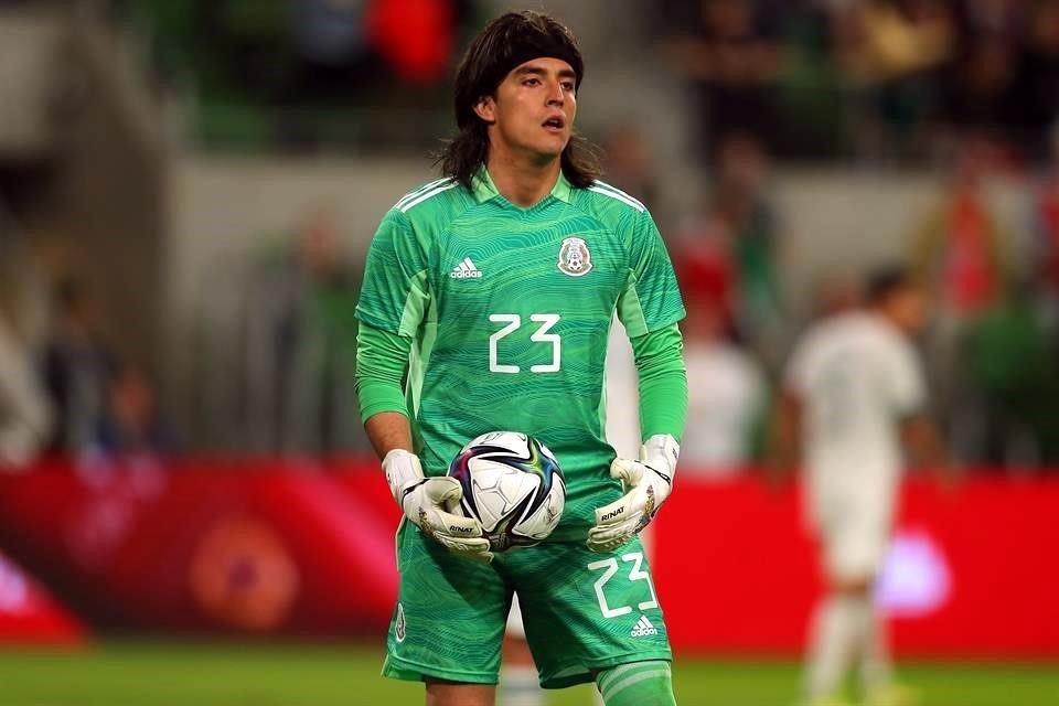 Carlos Acevedo fue titular en su primer partido con México.