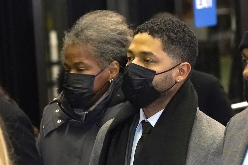 El actor Jussie Smollett fue declarado culpable de cinco cargos por alterar el orden público al declarar que fue víctima de un ataque de odio que aparentemente él organizó.