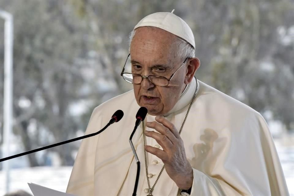 El Papa Francisco visitó Lesbos, Grecia, para pedir por los migrantes en la región.