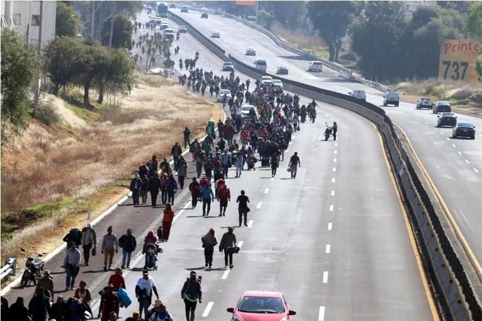 La caravana de migrantes salió de San Martin Texmelucan en punto de las 10:00 horas.