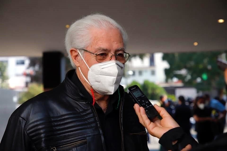 El actor Mario Casillas se dio tiempo para platicar con los medios.