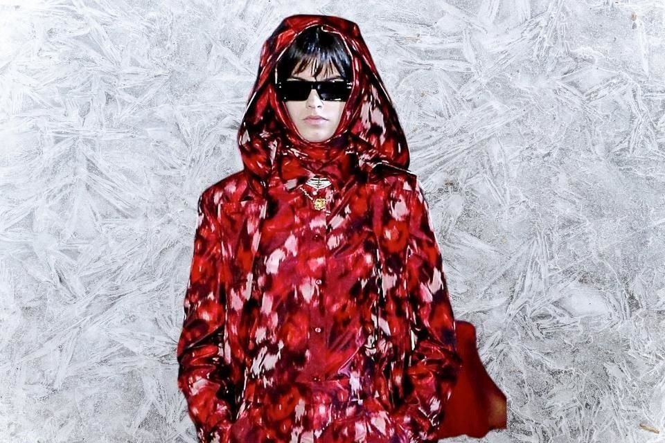 Las capuchas, algunas veces vienen integradas a las sudaderas, abrigos o rompevientos. Son fáciles de usar y muy versátiles.