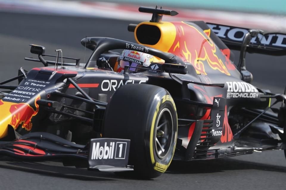 Verstappen logró la pole position en Abu Dhabi.