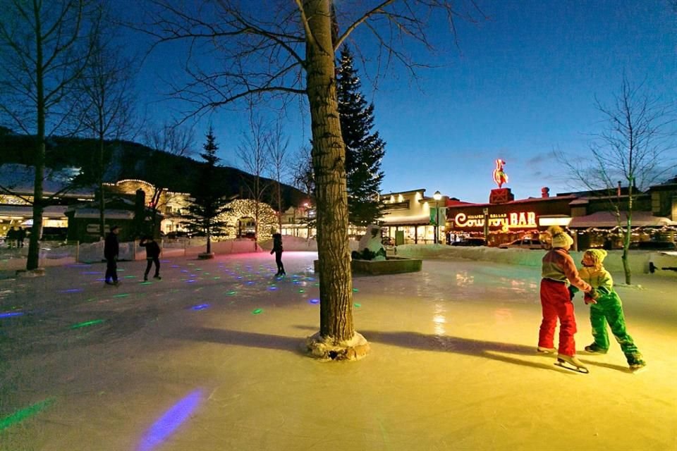 No puedes perder la oportunidad de patinar sobre hielo.