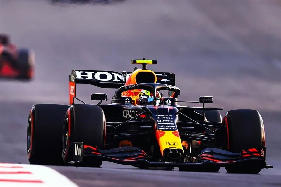 Sergio Pérez hizo un gran trabajo para Red Bull, aunque el podio se le fue por problemas con el auto.