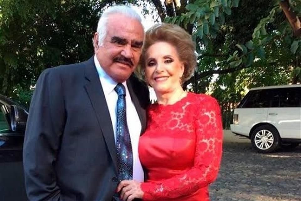 Desde su amada esposa Cuquita, hasta toda su dinastía, Vicente Fernández siempre destacó en vida como un patriarca amoroso con su familia.