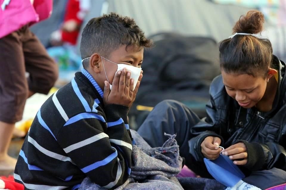 Unos 400 migrantes son atendidos en el inmueble.