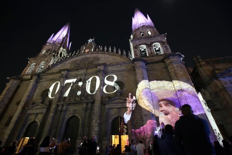 Vicente Fernández fue recordado en todos los puntos de Guadalajara.