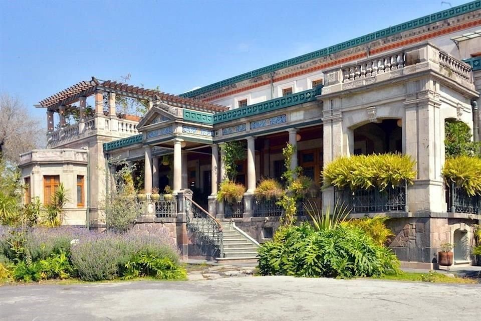 La Casa Rivas Mercado sirve de campamento a los especialistas del proyecto de investigación en la zona.