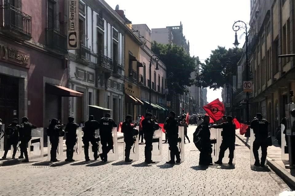 El perímetro de Eje Central a Tacuba y de Allende a República de Cuba permanece cerrado desde la noche del 13 de diciembre.