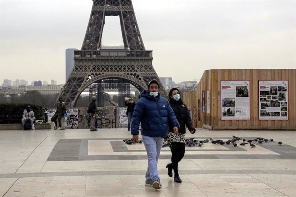 Vista de la Torre Eiffel en París, desde la Plaza del Trocadero.