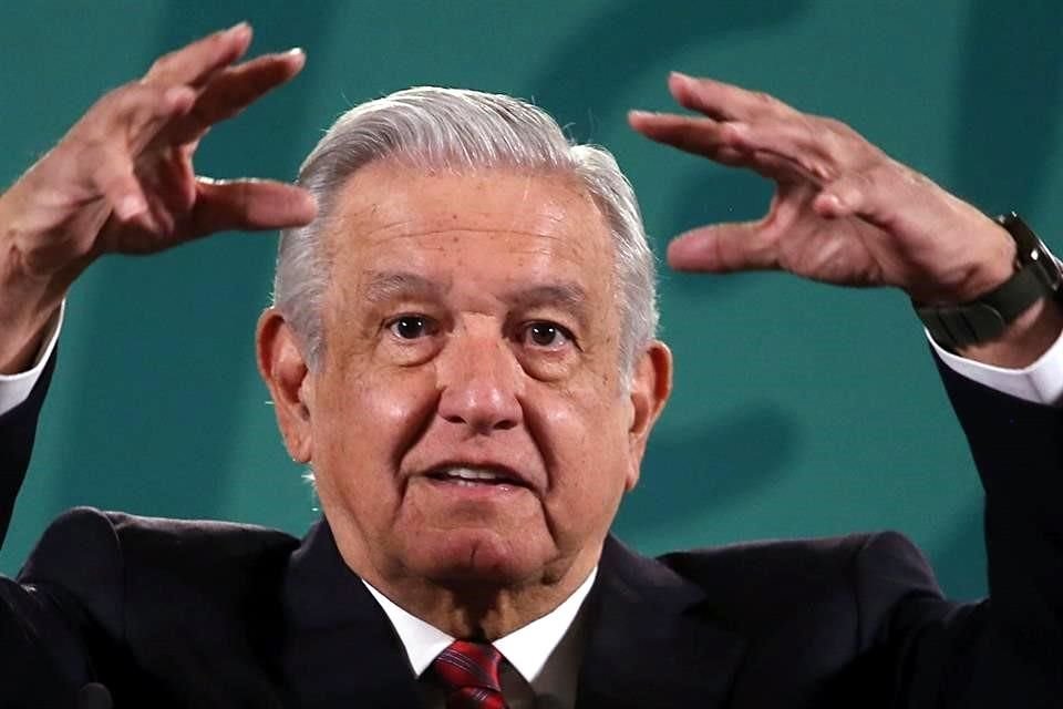 AMLO en conferencia mañanera desde Palacio Nacional.