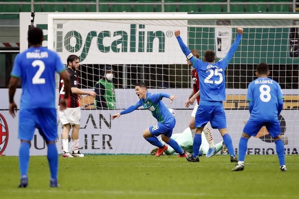 Finalmente el Sassuolo se presentó a jugar y terminó derrotando al Milan.