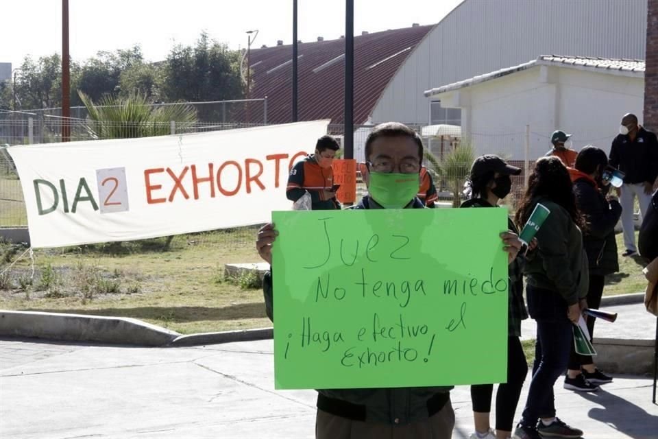 Empresarios y estudiantes exigieron a juez de Cholula, Puebla, agilizar trmites que permitirn reanudar clases en la UDLAP.