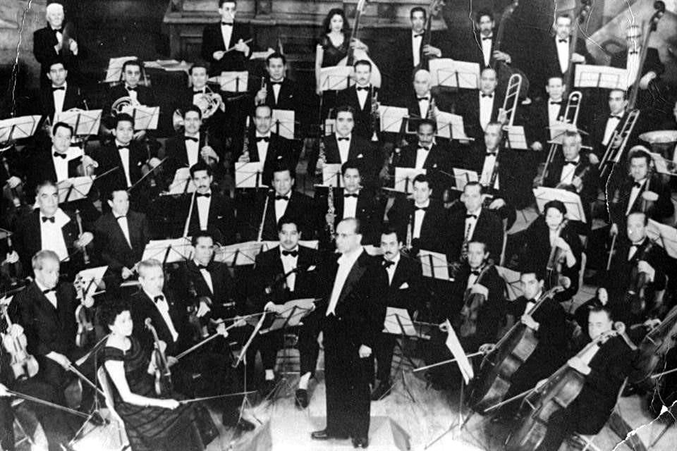 Entre múltiples encargos, José F. Vásquez fungió como director de la Orquesta Sinfónica de la UNAM. La imagen corresponde a inicios de los años 40.