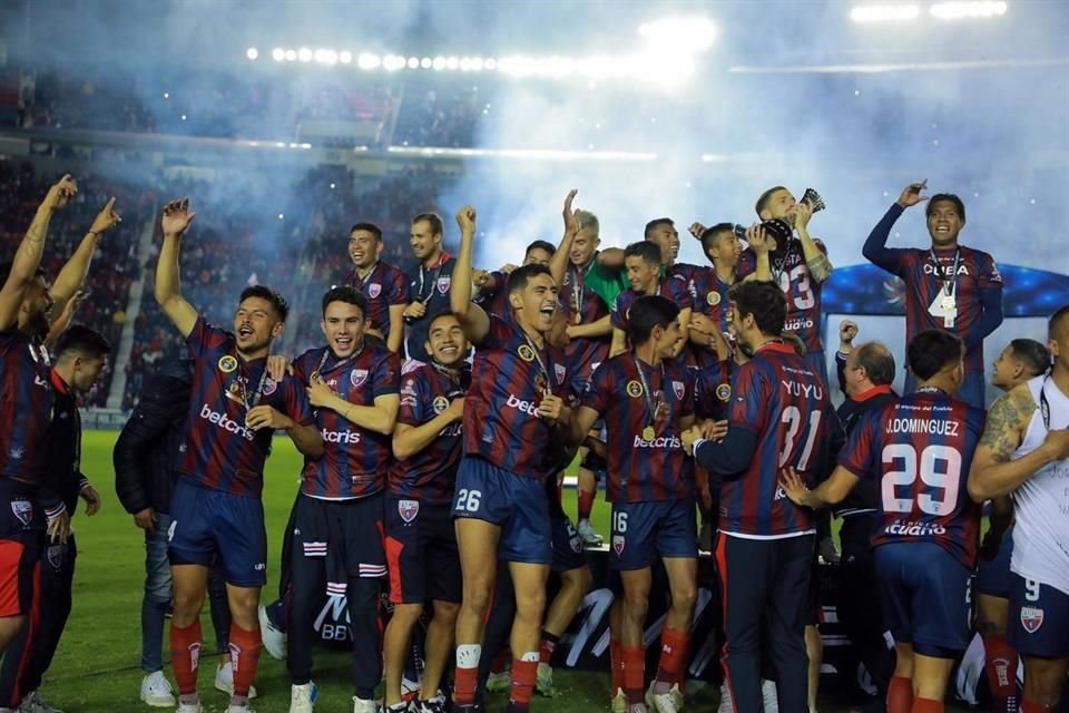 El Atlante levanta el trofeo de la Expansión MX.