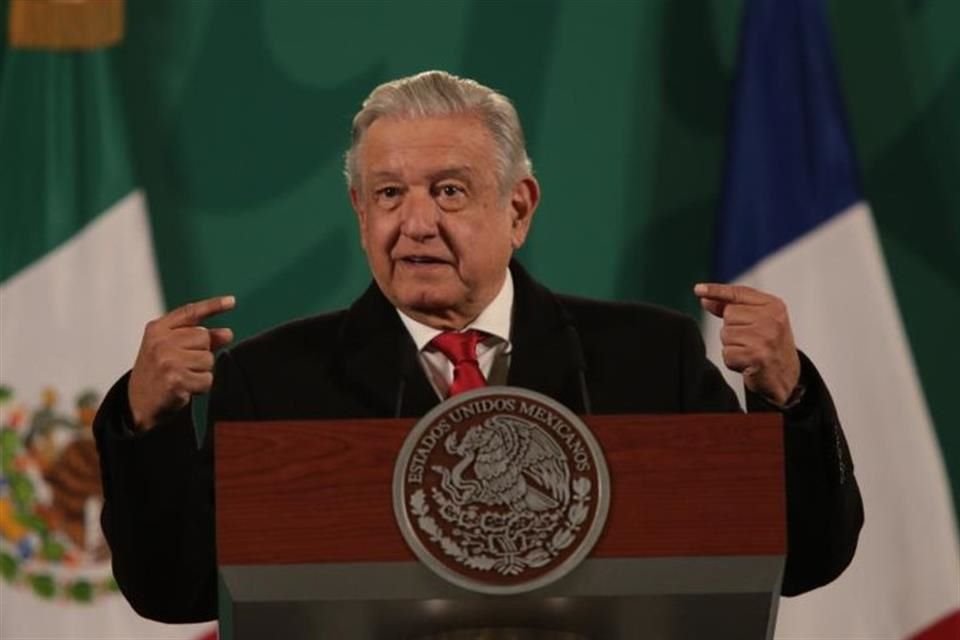 Andrés Manuel López Obrador en conferencia.