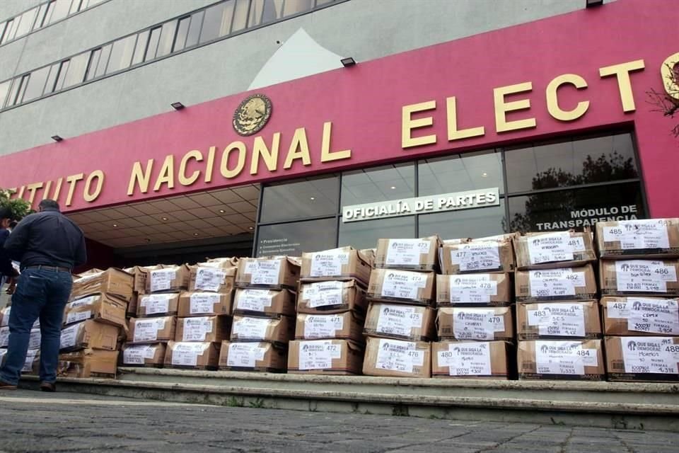 Que Siga la Democracia pidió al INE mayor claridad en revisión de firmas para revocación, pues se concentra en estados con menor población.