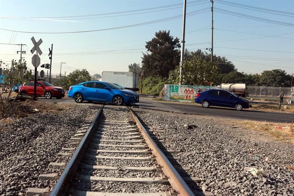 Un paso a desnivel en las vías del tren es parte de las obras pendientes en Tlajomulco que el Alcalde atribuye a la Federación.